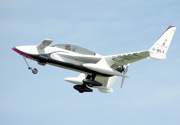  Rutan Long-EZ pusher configuration home-built aircraft. 